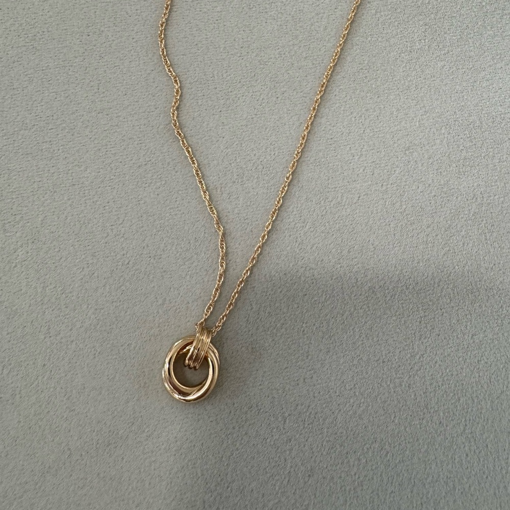 Brand new necklace by Rw&Co